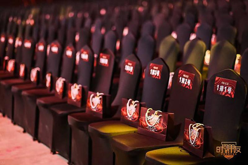 會議中椅子上貼嘉賓座位帖怎么貼？